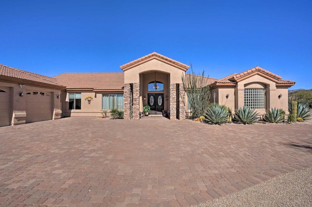 Outdoor Oasis! Group-Friendly Cave Creek Retreat